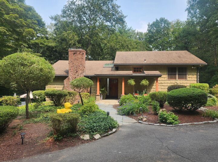 109 Northrop Road  Woodbridge CT 06525 photo
