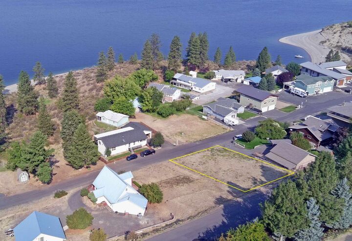 Property Photo:  3312 Roosevelt Dr  WA 99122 
