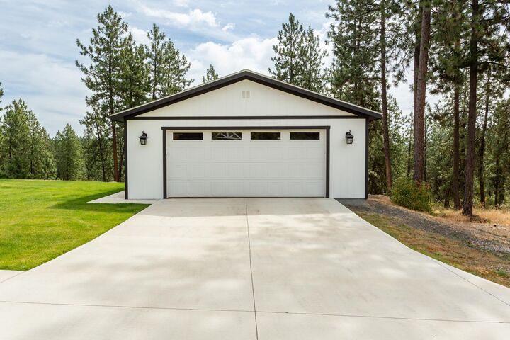 Property Photo:  5475 Peggy Way  WA 99006 