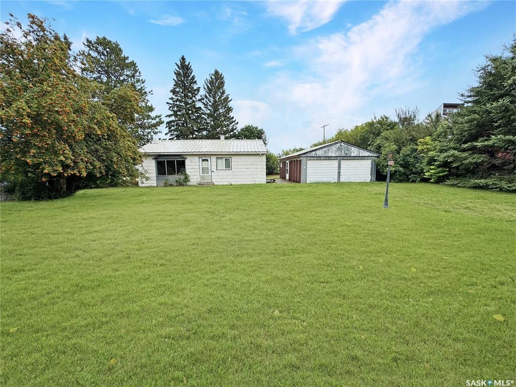 Property Photo: 211 Municipal Road SK S0M 2J0