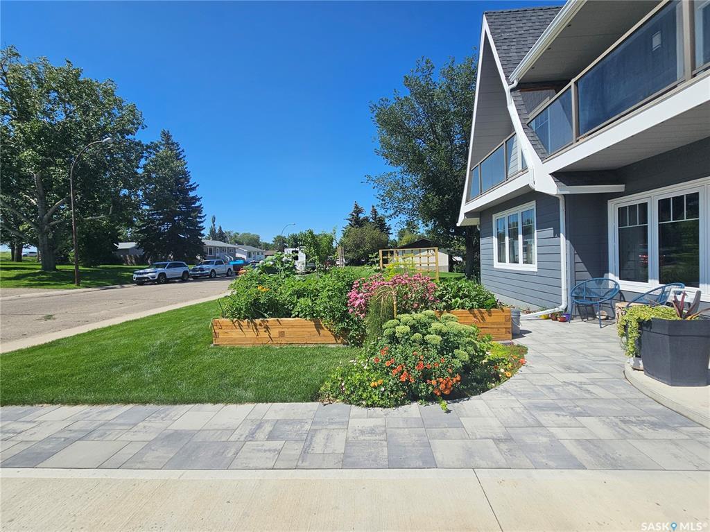 Photo de la propriété: 147 Burke Crescent SK S9H 4E4