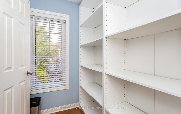 Property Photo: 2 Clay Brick Court 39 ON L6V 4M7