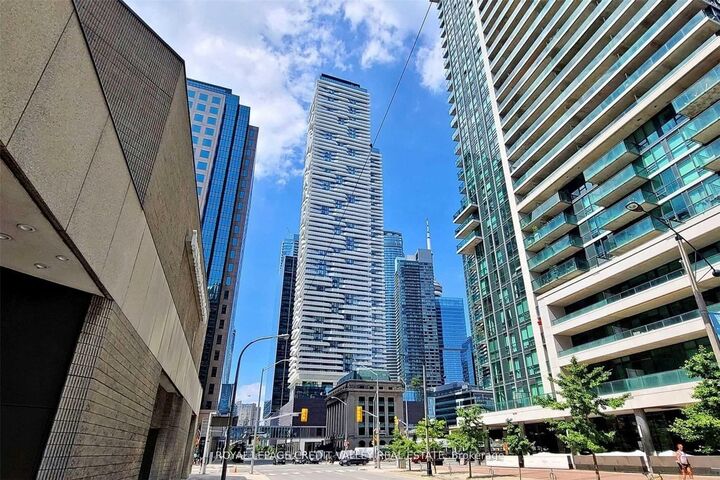 Property Photo: 88 Harbour Street 4907 ON M5J 0C3