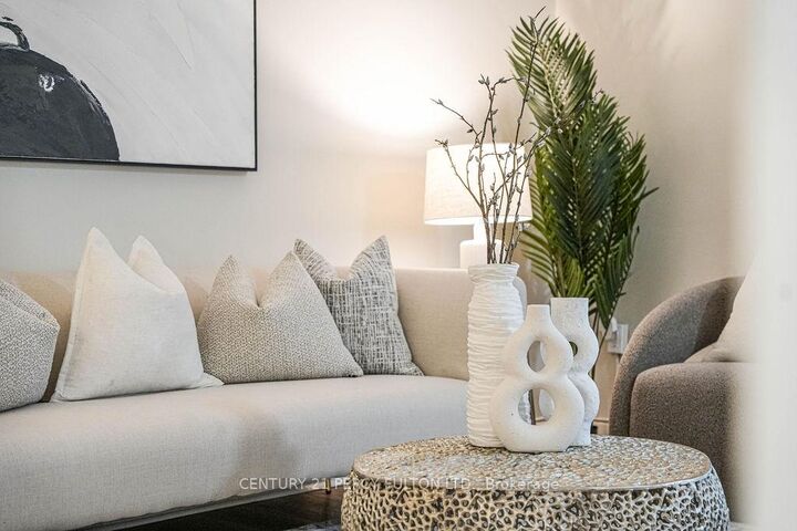 Photo de la propriété: 921 Midland Avenue 101 ON M1K 4G2