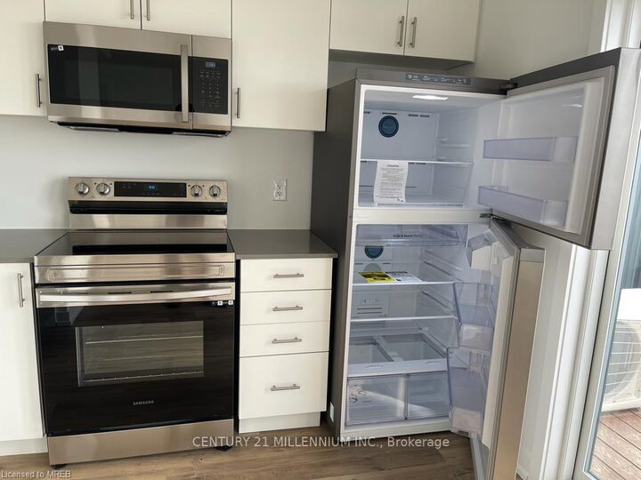 Photo de la propriété:  4263 Fourth Avenue 424  ON L2E 4N2 