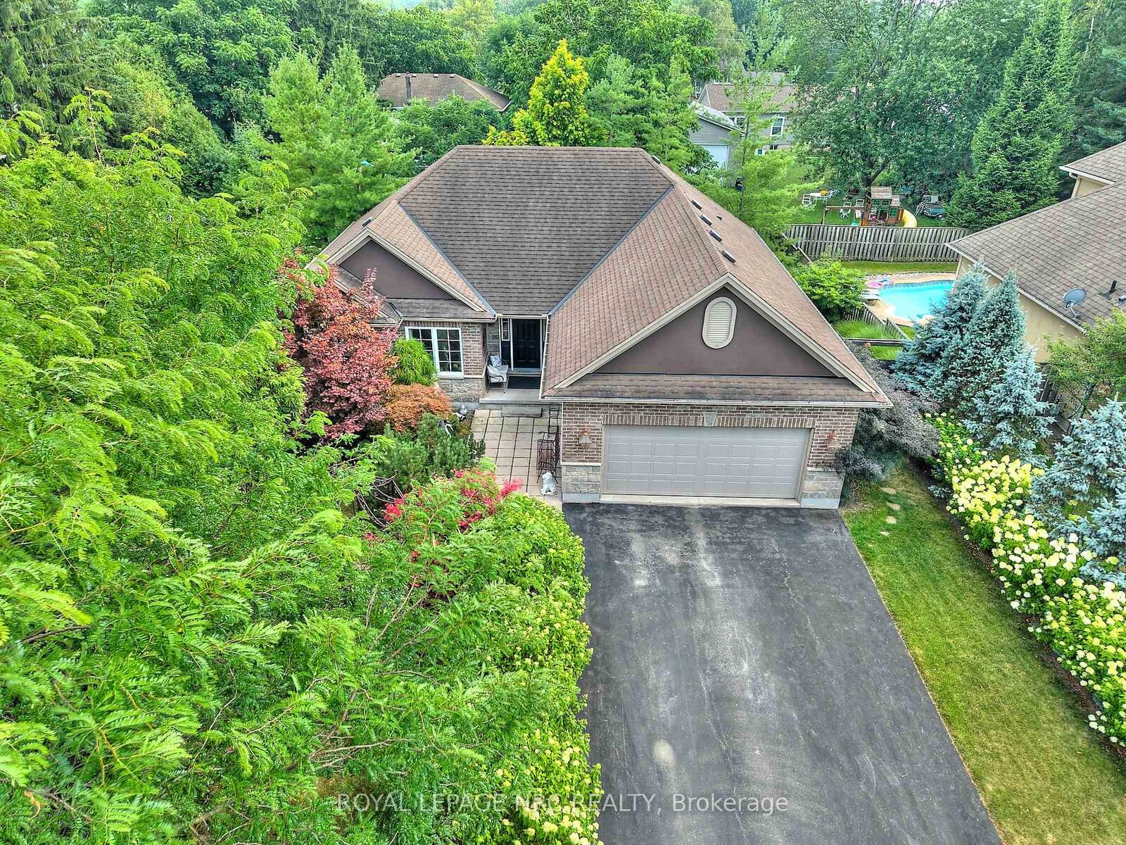 Property Photo: 18 Martha Court ON L0S 1C0