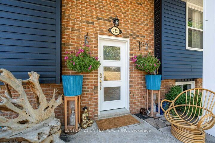 Property Photo: 252 Queen Street ON K0L 2H0