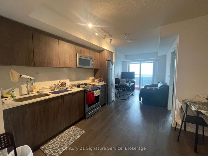 Photo de la propriété:  30 Samuel Wood Way 2206  ON M9B 0C9 