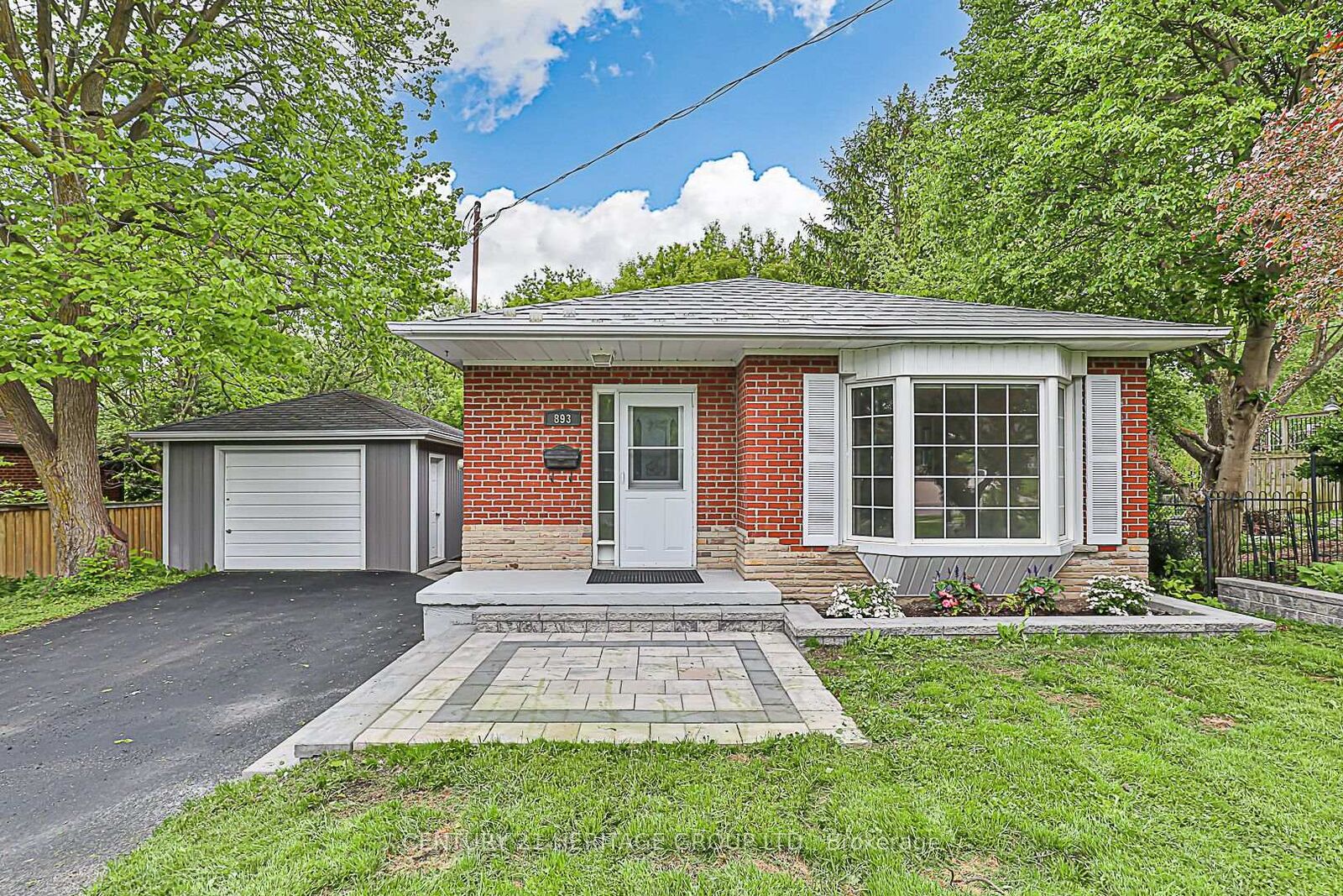 Photo de la propriété:  893 Srigley Street  ON L3Y 1Y2 