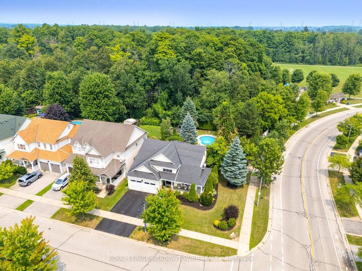 Photo de la propriété: 65 Browns Crescent ON L7J 3A4