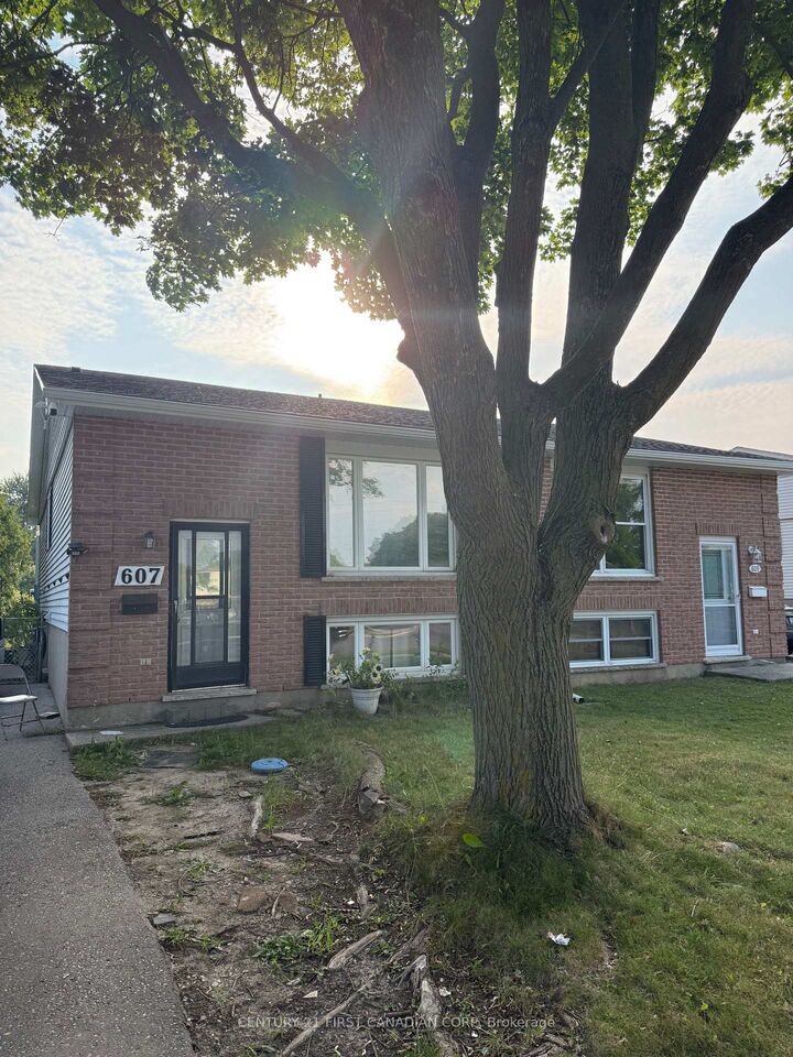 Photo de la propriété: 607 Deveron Crescent ON N5Z 4M3