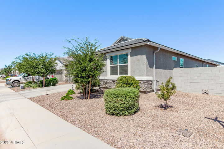 Property Photo:  1228 W Gloucester Road  AZ 85143 
