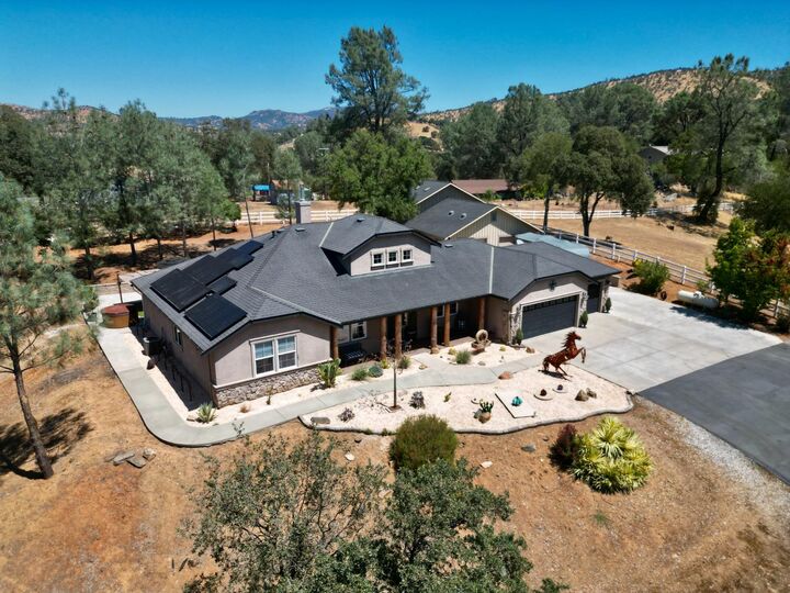Property Photo: 300 Bridlewood Lane CA 95228