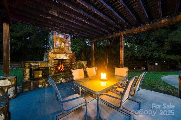 Property Photo:  1311 Big Rock Court  SC 29708 