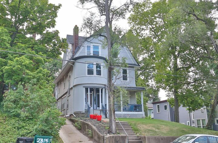 Property Photo: 2312 Kemper Lane OH 45206