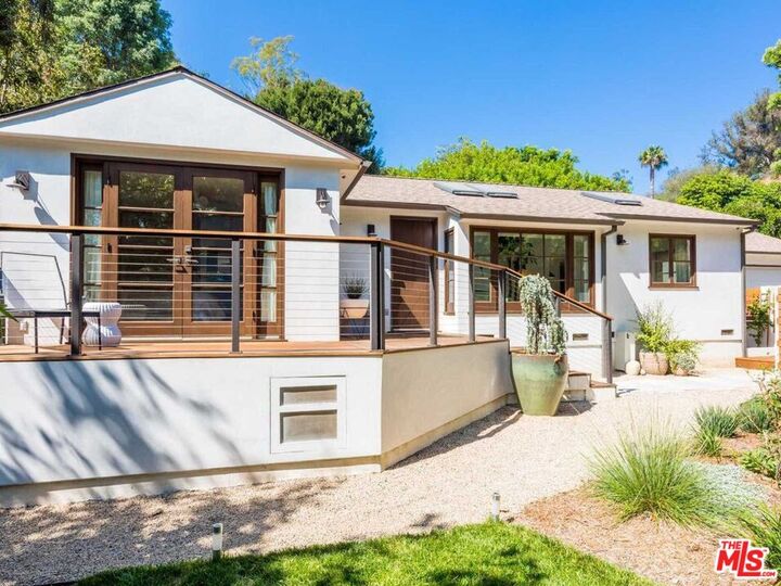 Property Photo:  3279 Ledgewood Dr  CA 90068 