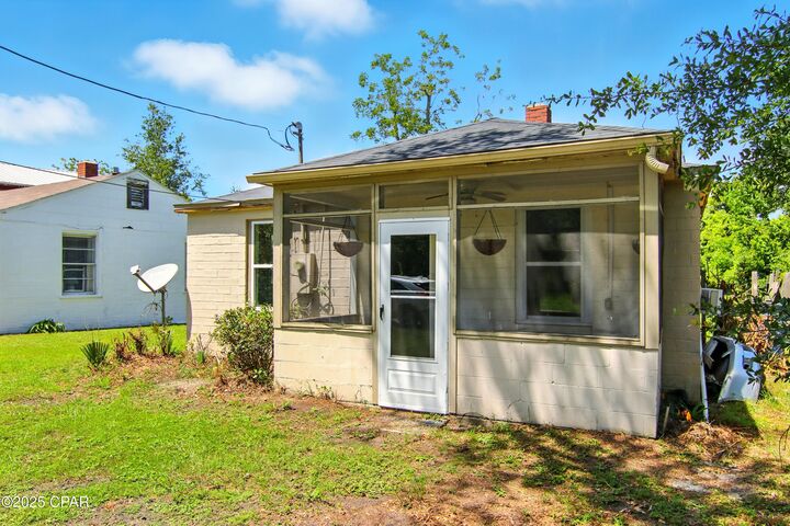 Property Photo: 1324 Lincoln Drive FL 32401
