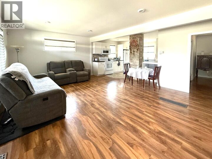 Property Photo: 862 Desmond Street BC V2B 5K5