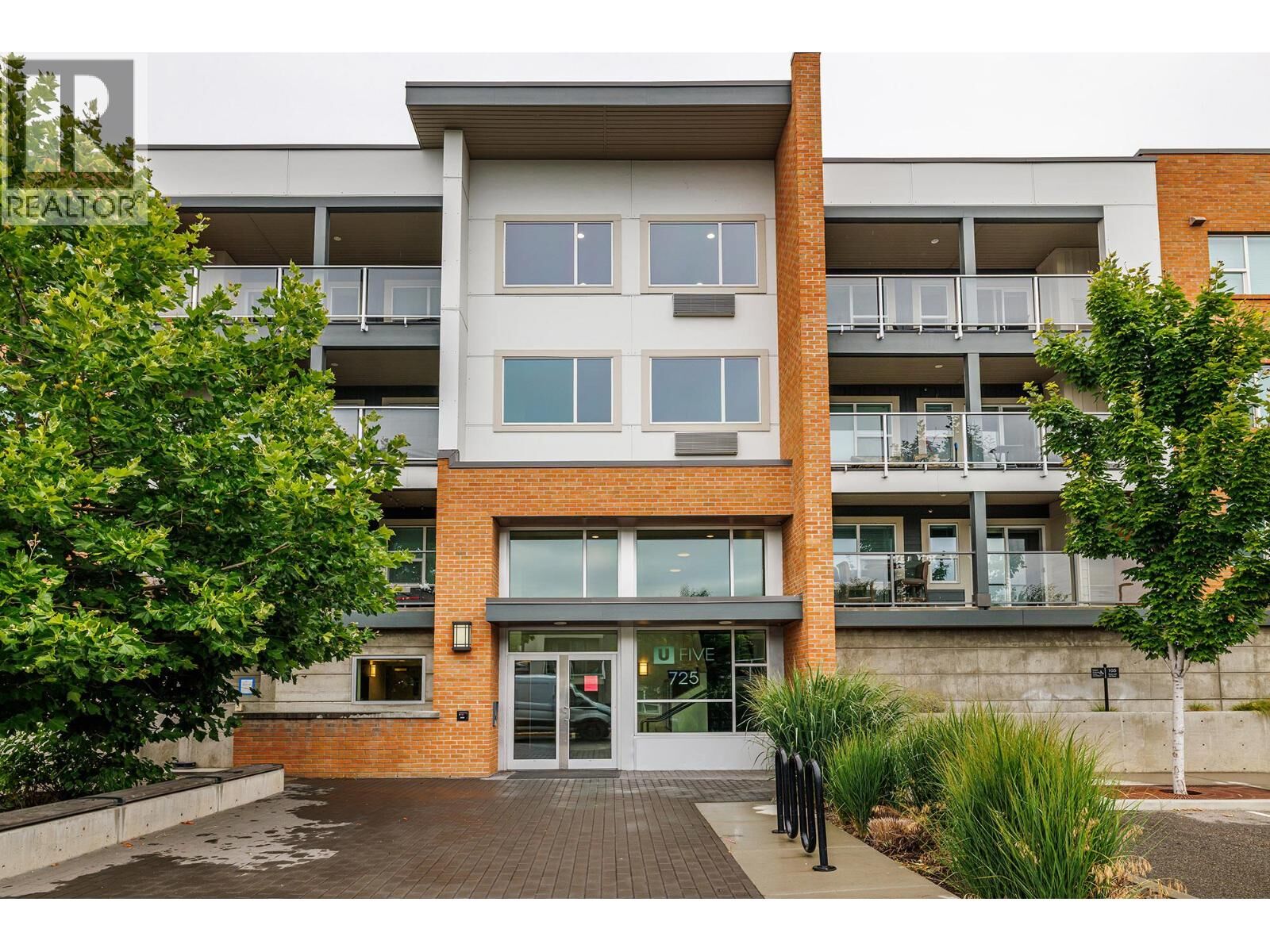 Property Photo: 725 Academy Way Ph18 BC V1V 3A4