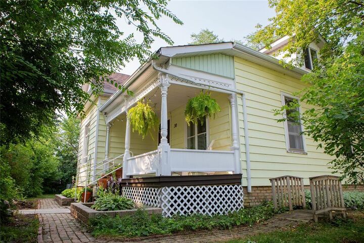 Property Photo:  30 4th Street South  MB R0K 2C0 