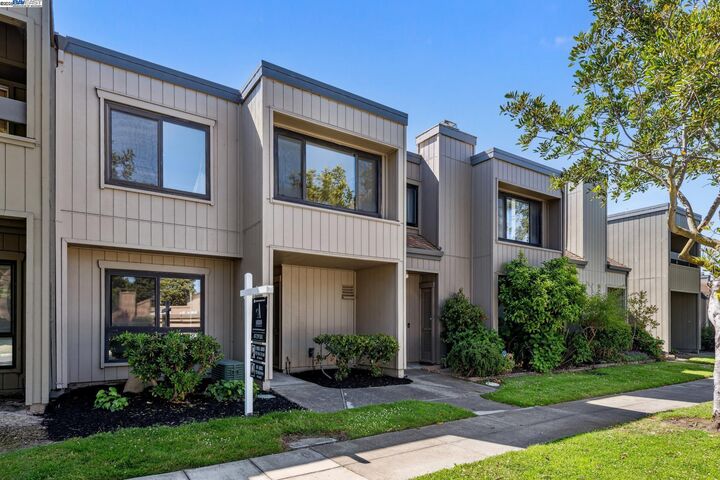 Property Photo:  1142 Holly St  CA 94502 