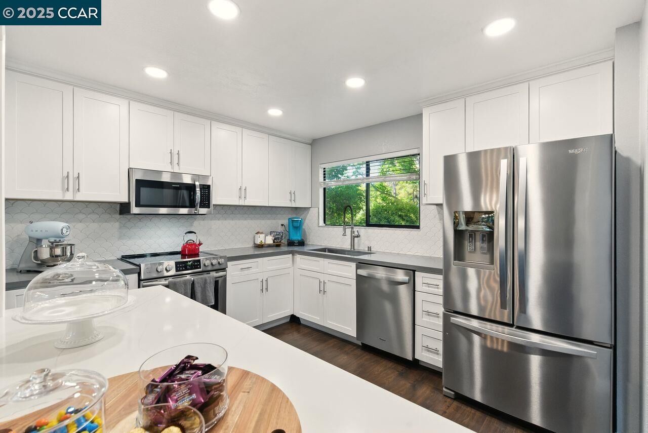 Property Photo:  223 Via Pinada Ln  CA 94553 