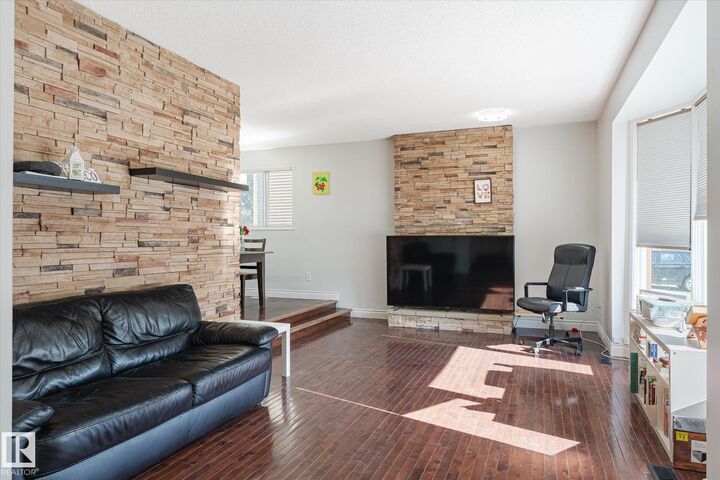 Property Photo:  2520 116 Street NW  AB T6J 3S2 