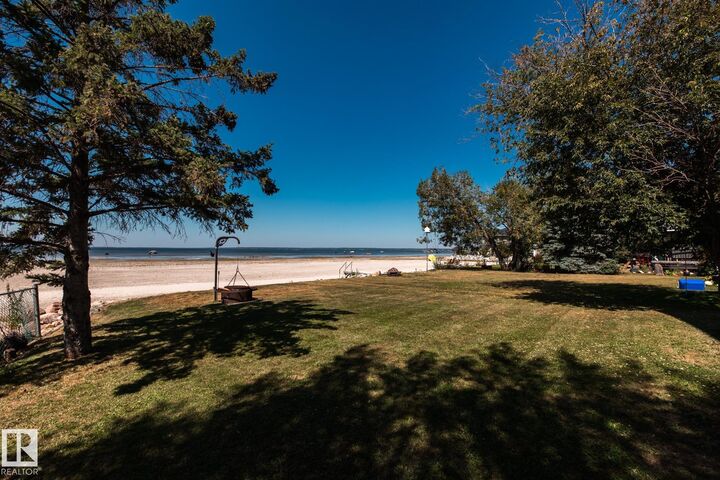 Property Photo: 4632 50 Avenue AB T0E 0A0