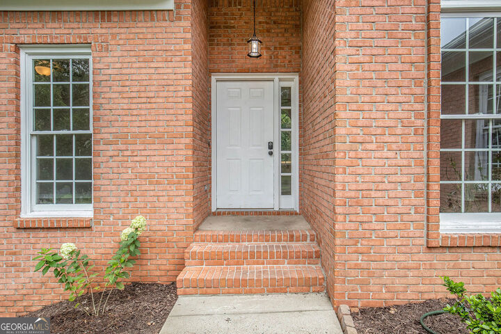 Property Photo: 2705 Stratfield Drive GA 30041
