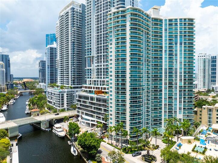 Property Photo: 347 N New River Dr 2808 FL 33301