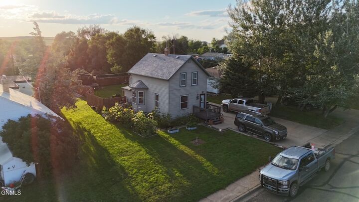 Property Photo: 403 4th Street NE ND 58622