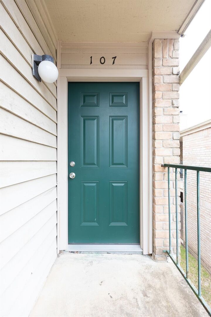 Property Photo: 14600 Fonmeadow Drive 107 TX 77035