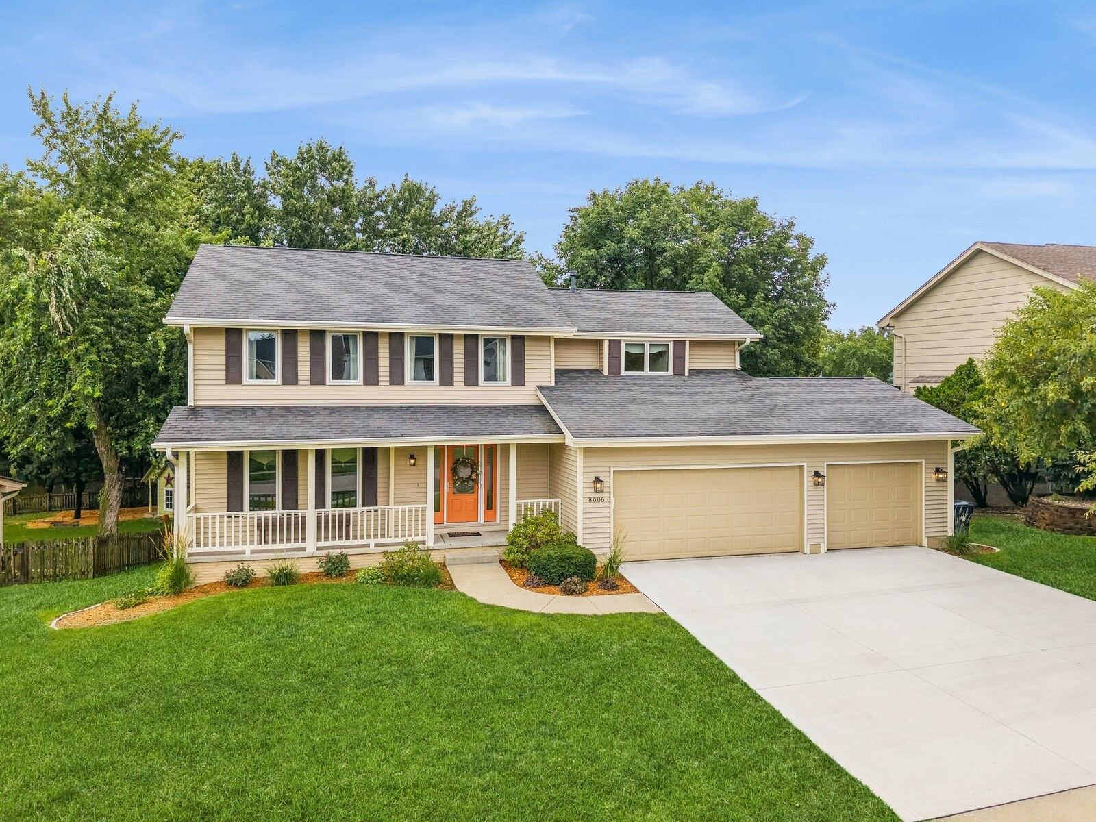 Property Photo:  8006 Dellwood Drive  IA 50322 