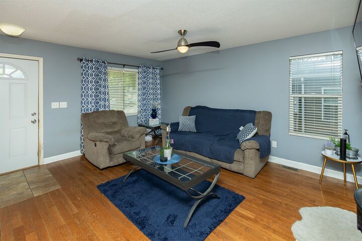 Property Photo:  109 E 33rd Street  IA 50317 
