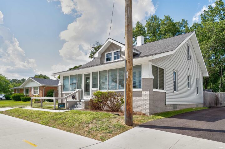 Property Photo: 2704 E Walnut Lane IN 47714