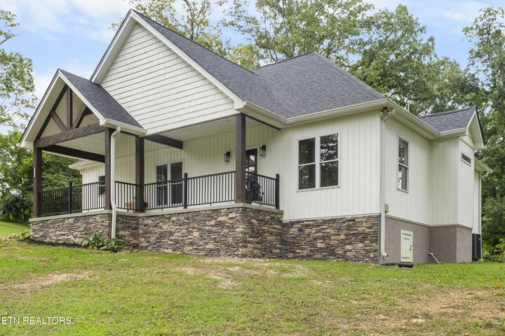 Property Photo: 2128 Asbury Rd TN 37914