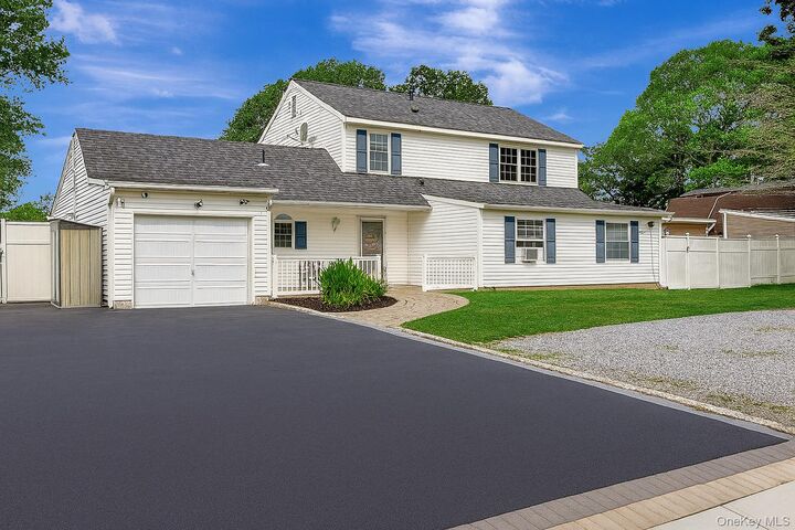 Property Photo:  10 Matsunaye Drive  NY 11763 
