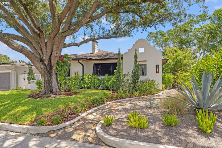 Property Photo: 2925 1st Street NE FL 33704