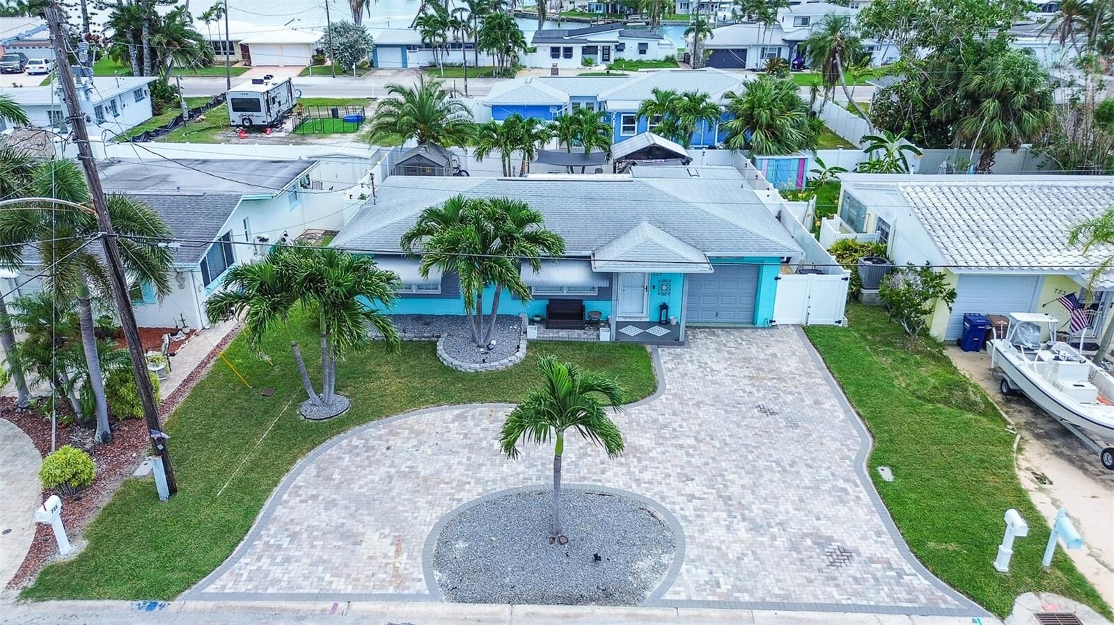 Property Photo: 725 Sunset Cove FL 33708