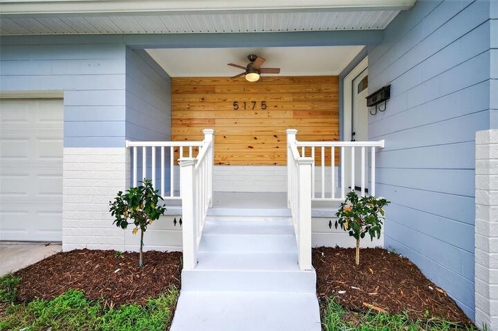 Property Photo: 5175 23rd Avenue N FL 33710