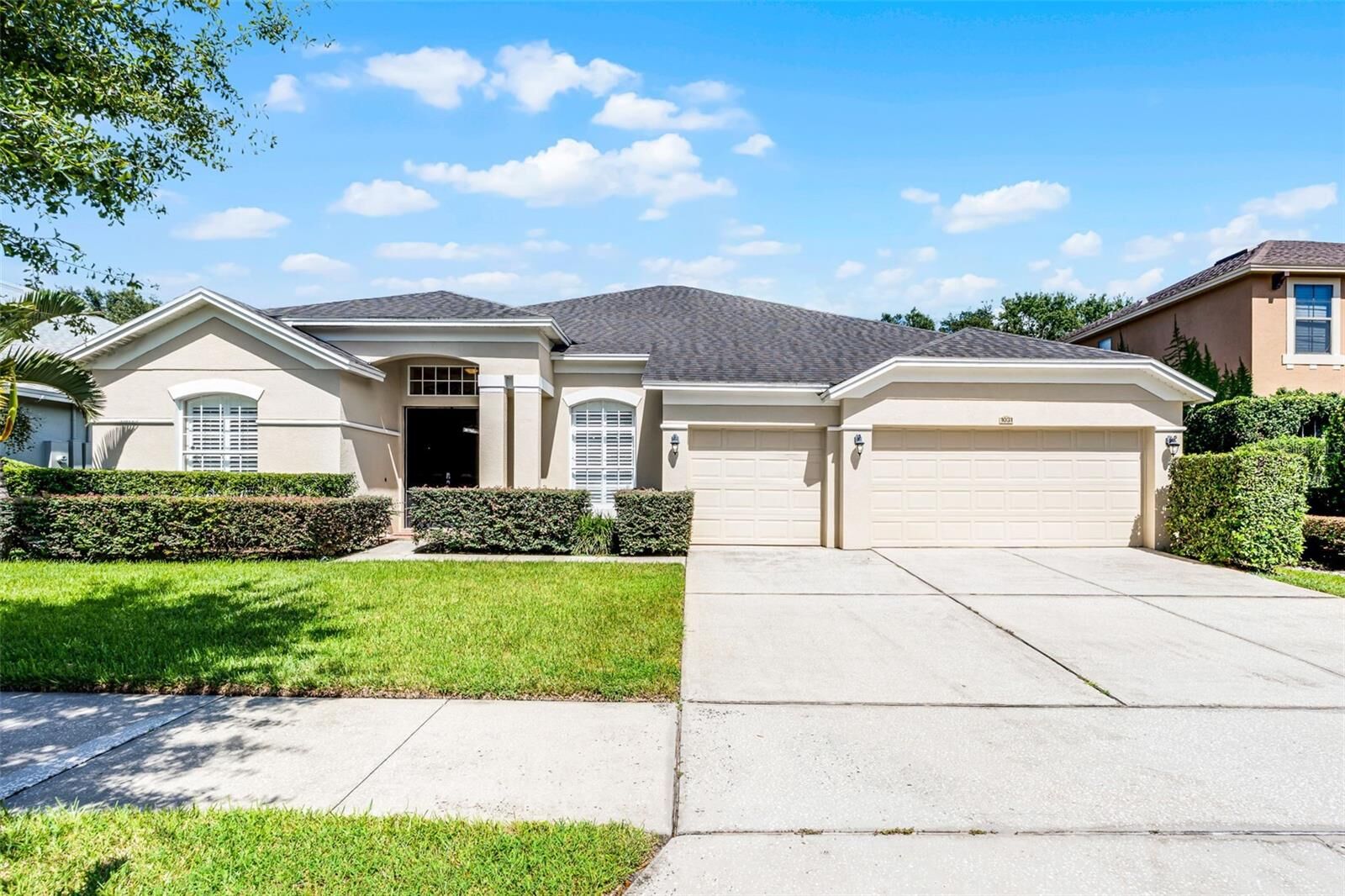 Property Photo: 1031 Via Como Place FL 32746