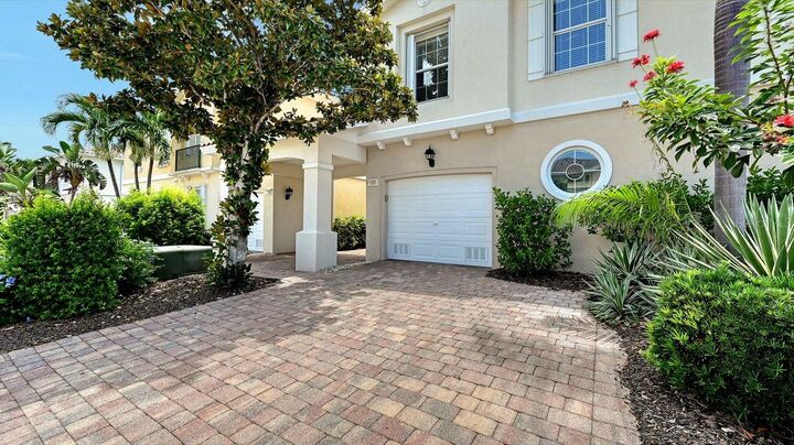 1531 Burgos Drive  Sarasota FL 34238 photo