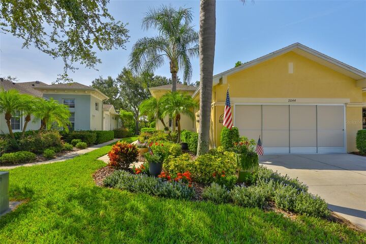 Property Photo:  2044 Sifield Greens Way  FL 33573 