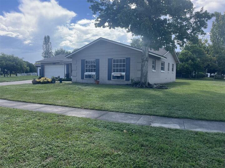 Property Photo: 3521 Balsam Drive FL 32792
