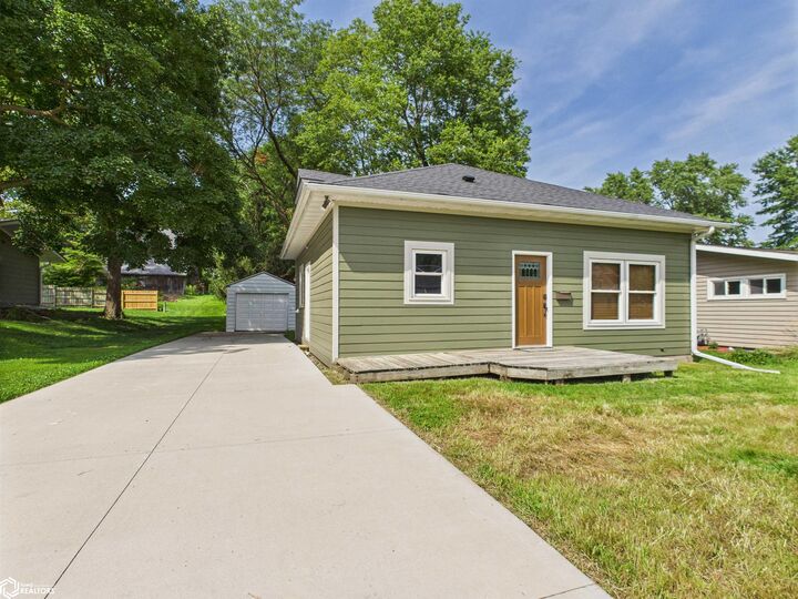 406 Columbus Street  Pella IA 50219 photo