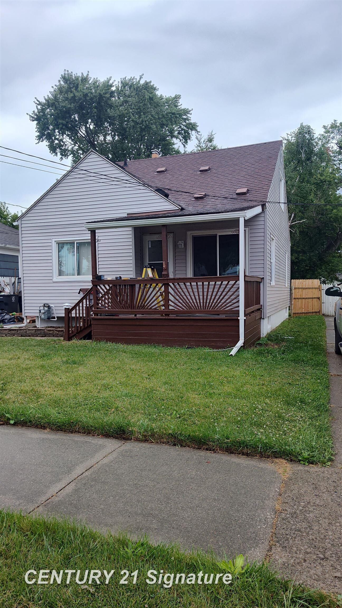 Property Photo:  3918 Larchmont Street  MI 48532 