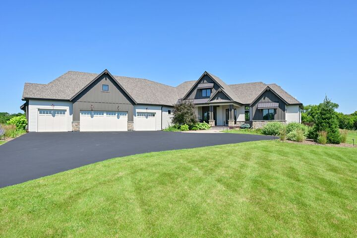 Property Photo: 10122 W Farmdale Estates Ct WI 53097