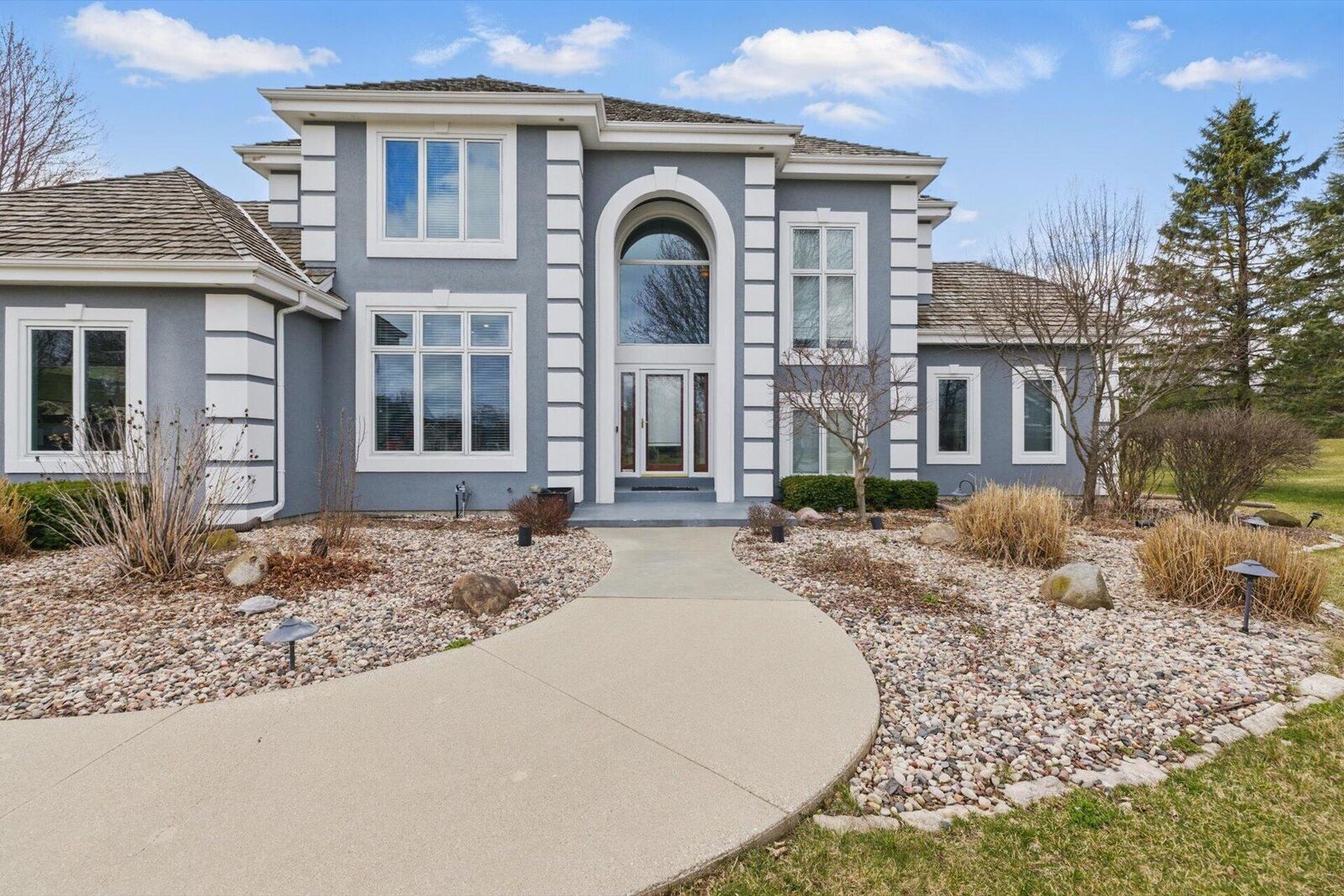 Property Photo: 1201 E Pineview Ct WI 53029