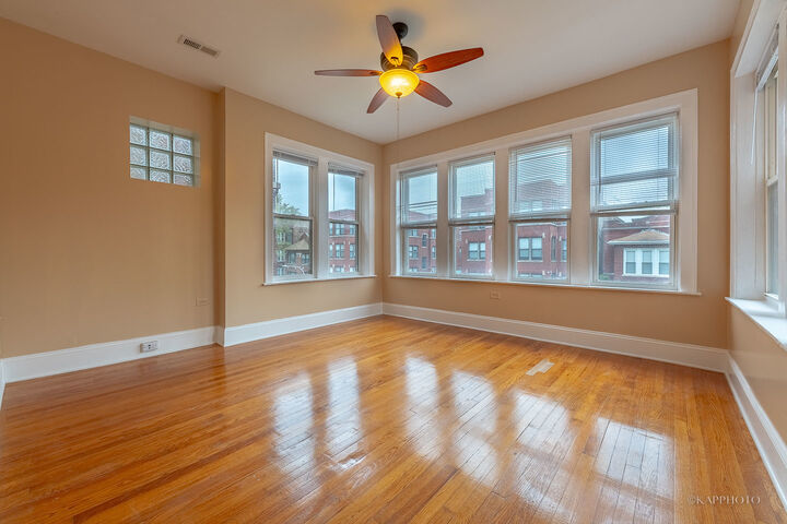 Property Photo: 6819 S Ridgeland Avenue 2 IL 60649