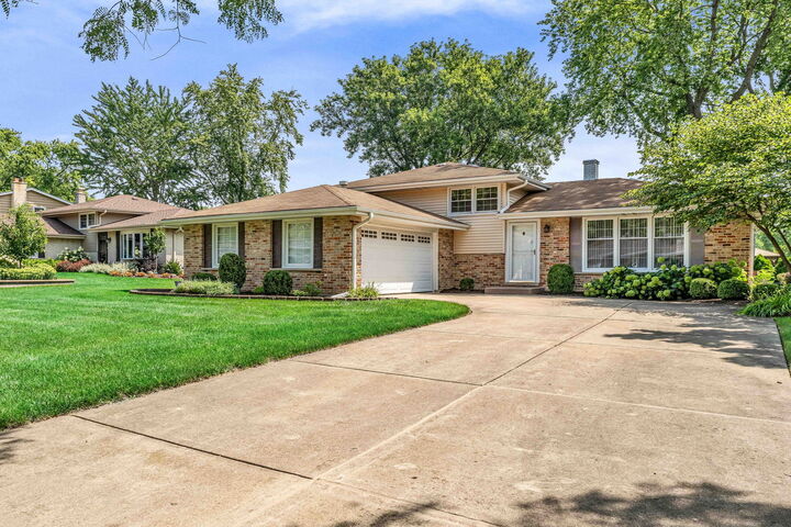 Property Photo: 7629 Baimbridge Drive IL 60516